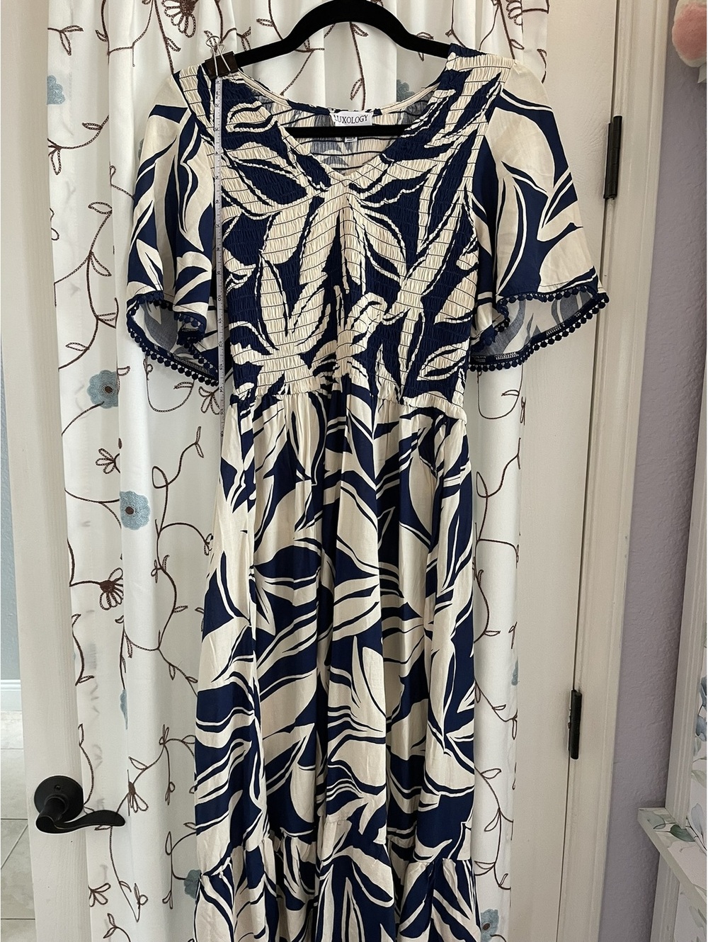 Luxology | M | Navy Cream Tropical Leaf Smocked Flutter Sleeve Maxi